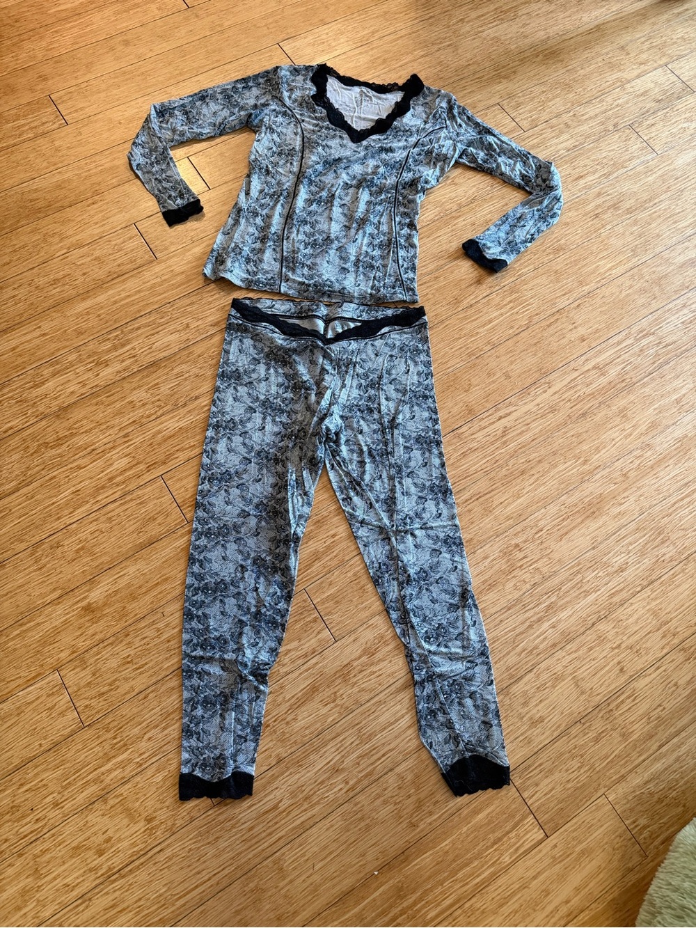 Nils Lace Patterned Long-Sleeve Thermal Under Layers Set with Black Lace Trim